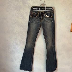 American eagle jeans.  Great shape.   Size 0 long.  Artist super twist
